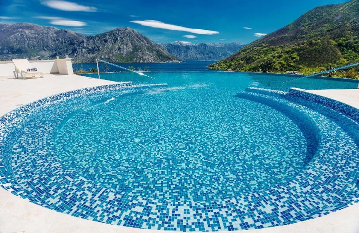 Gorgeous Morinj Resort - Housity
