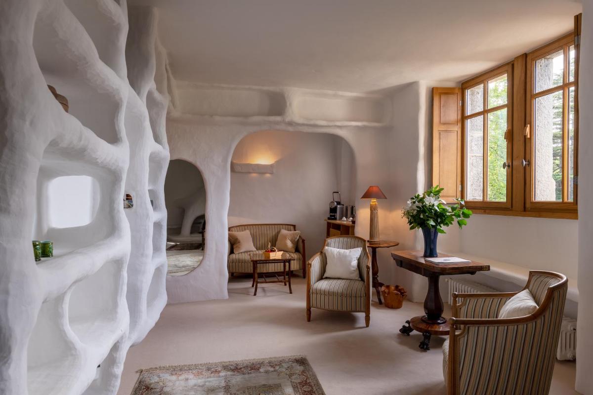 Coin salon dans l'établissement Château De Riell