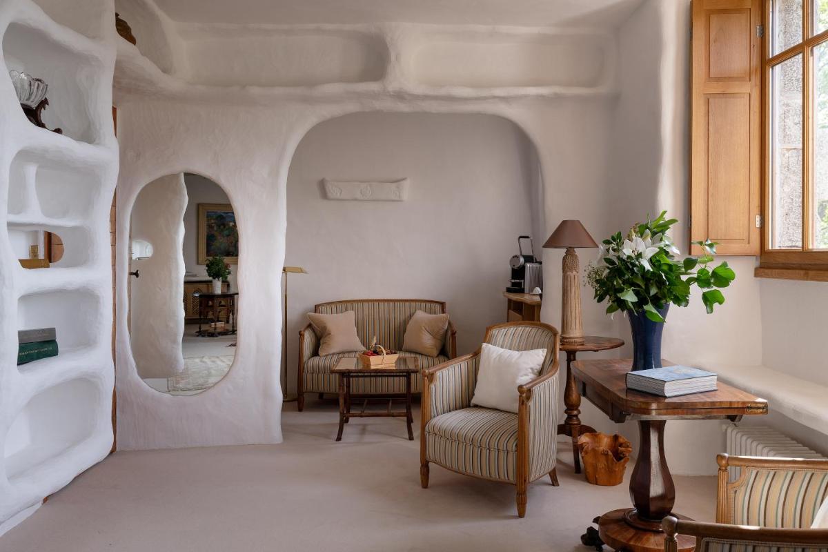 Coin salon dans l'établissement Château De Riell