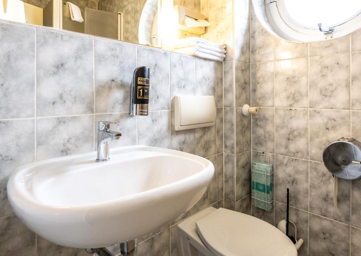 Hotel und Rasthof AVUS - Housity