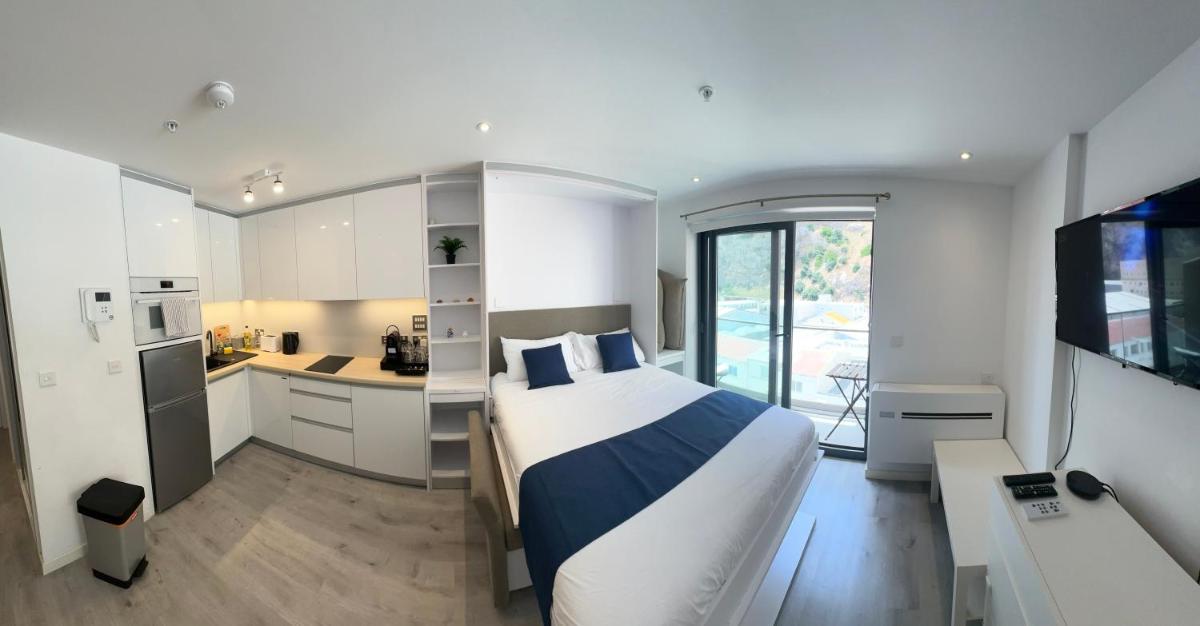 Modern Studio Apartment at The Hub - Housity