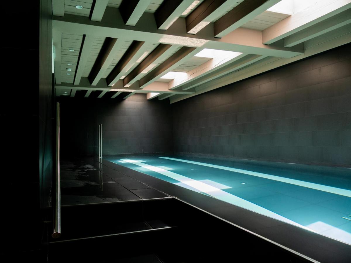 Piscina en o cerca de Hostal Empúries