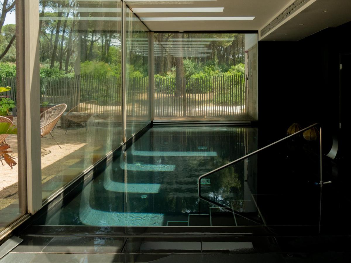 Piscina en o cerca de Hostal Empúries