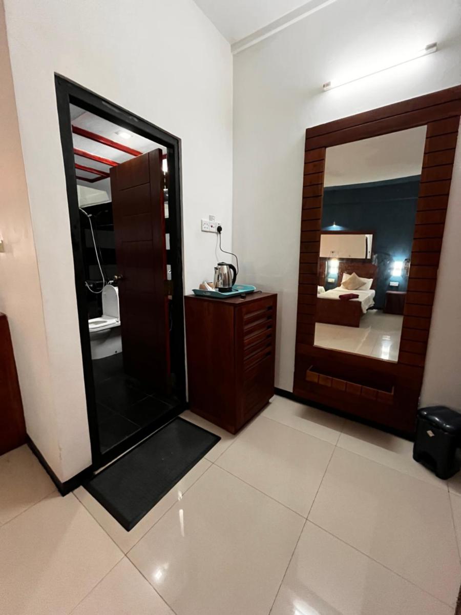 Subhas Tourist Hotel - Housity