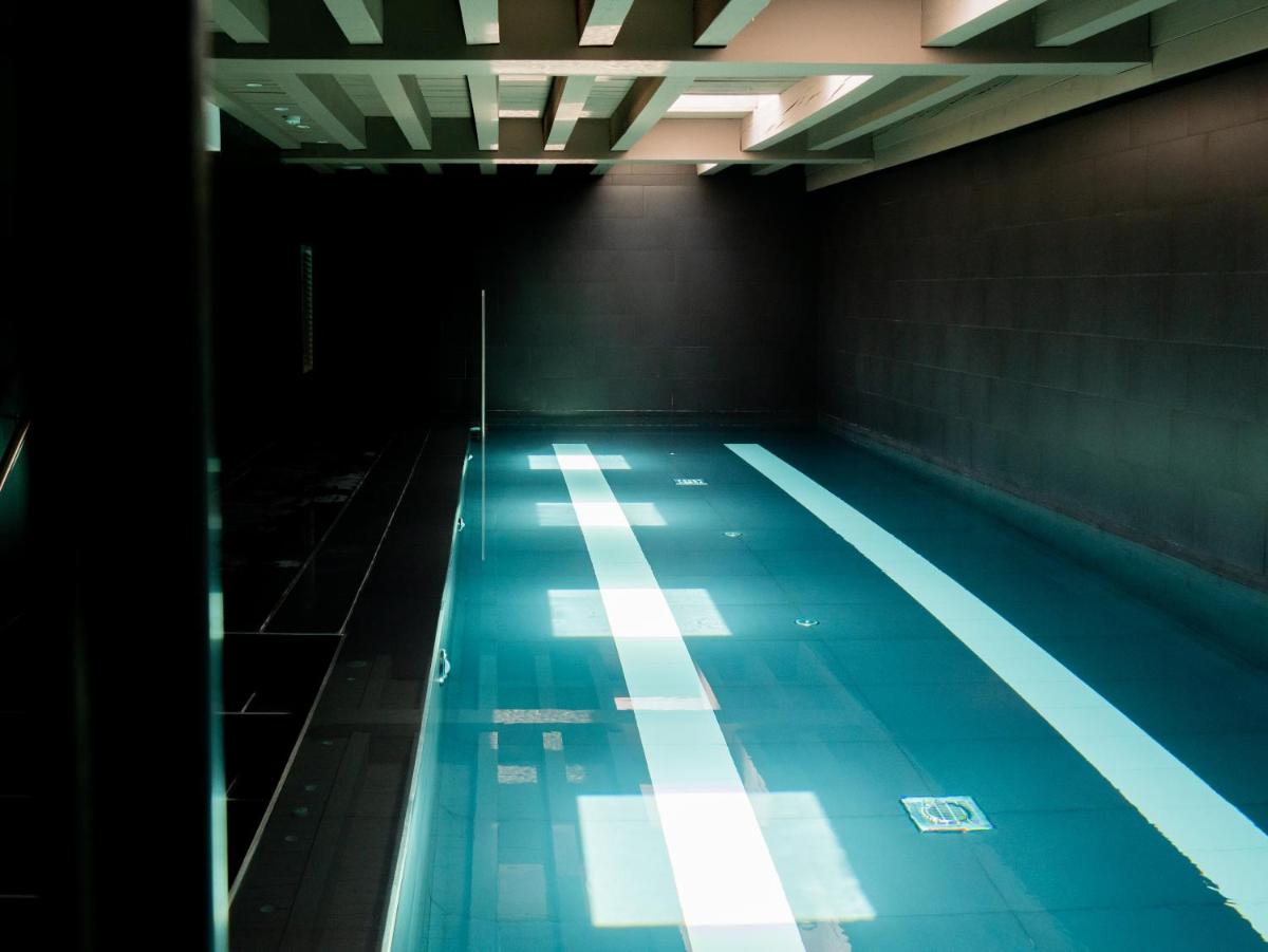Piscina en o cerca de Hostal Empúries