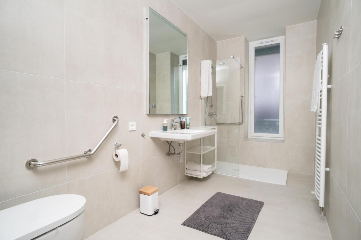 La Villa du Lac - Appartements de vacances - Les pieds dans l'eau - Housity