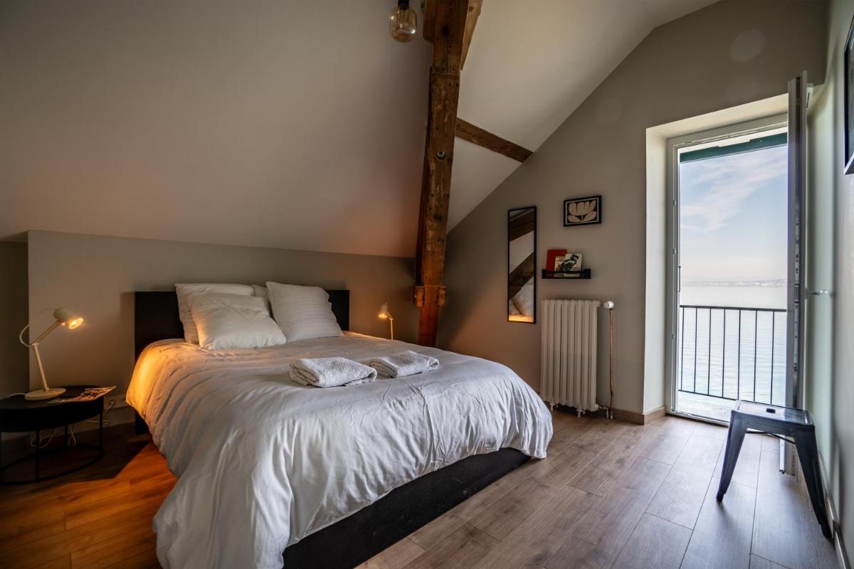 La Villa du Lac - Appartements de vacances - Les pieds dans l'eau - Housity