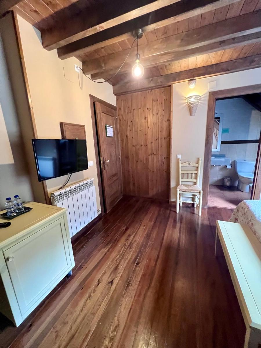 Una televisión o centro de entretenimiento en Tierras De Arán