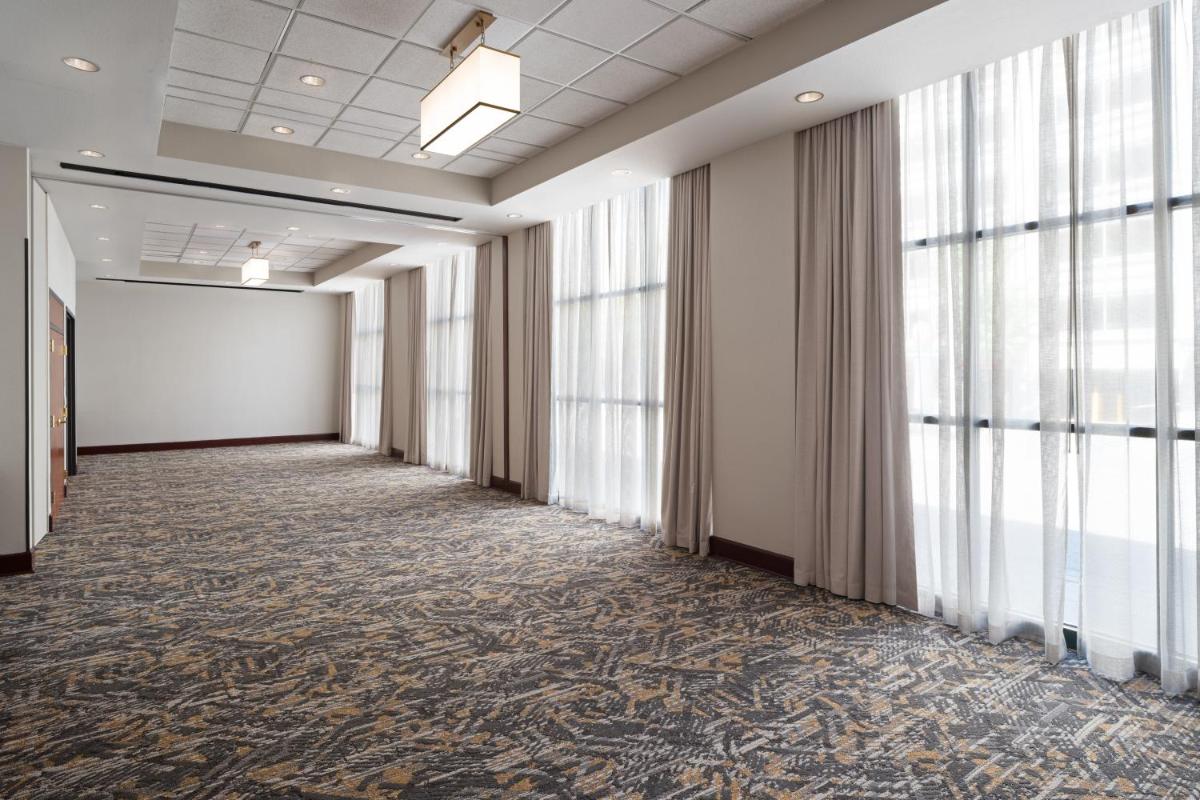 Embassy Suites Lincoln - Housity