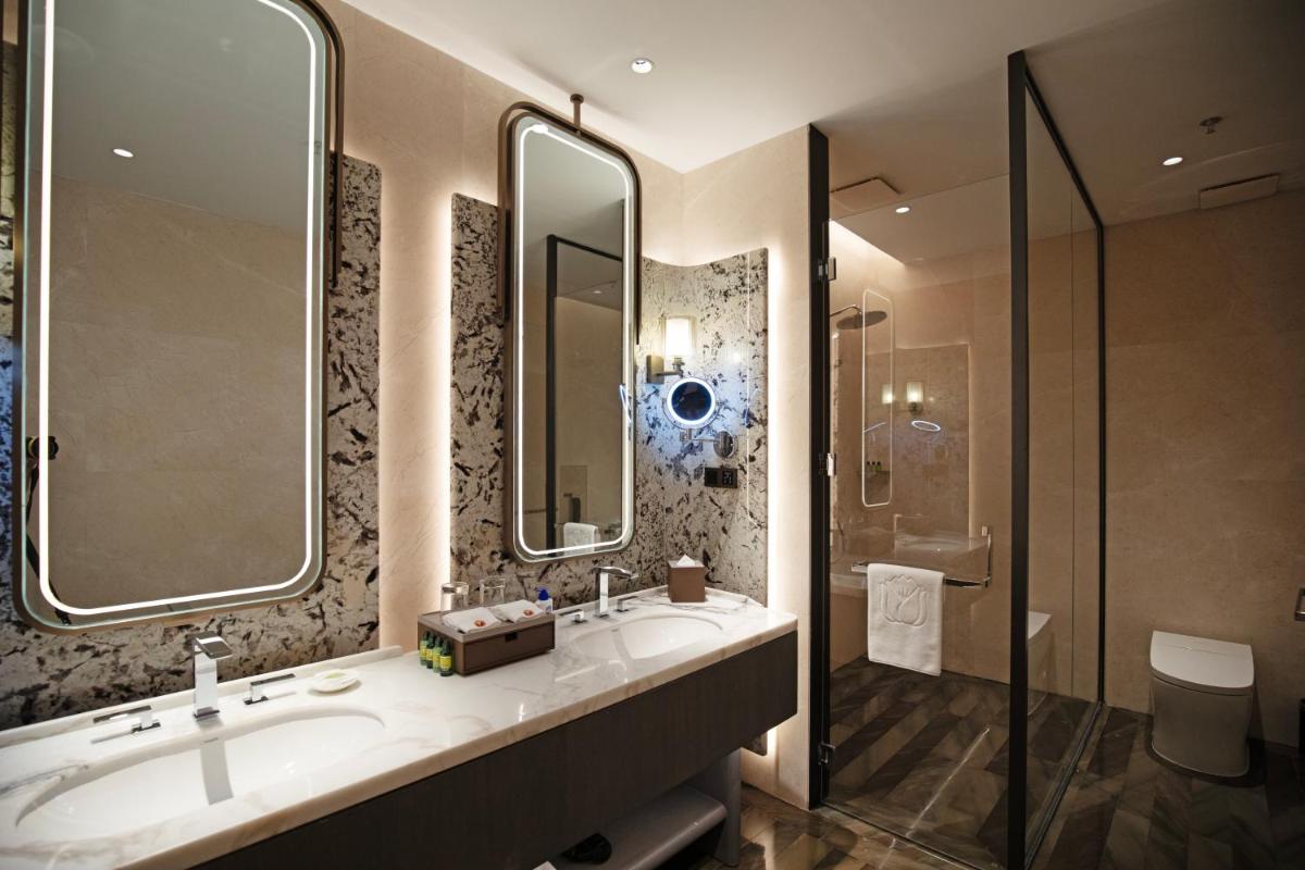 Beijing Palace Soluxe Hotel Astana - Housity