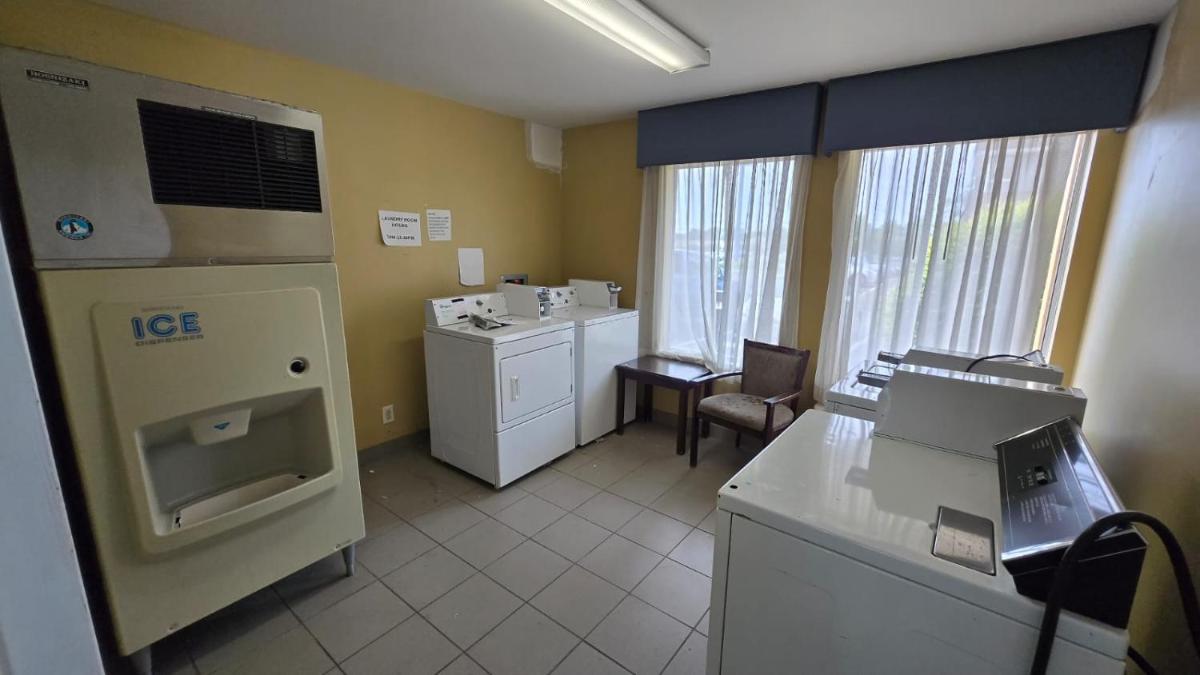 Copley Inn & Suites By OYO Akron OH - Housity