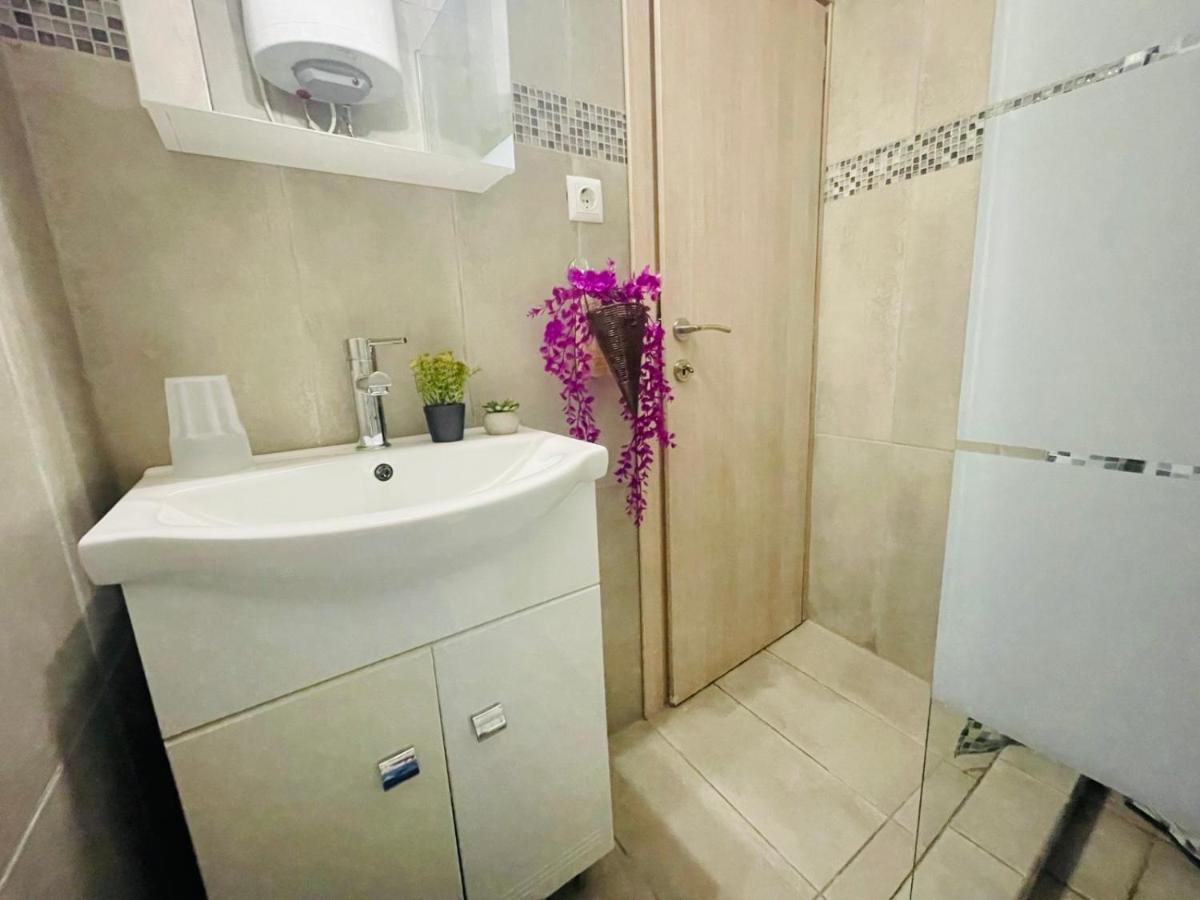 Nikos house studios - Housity