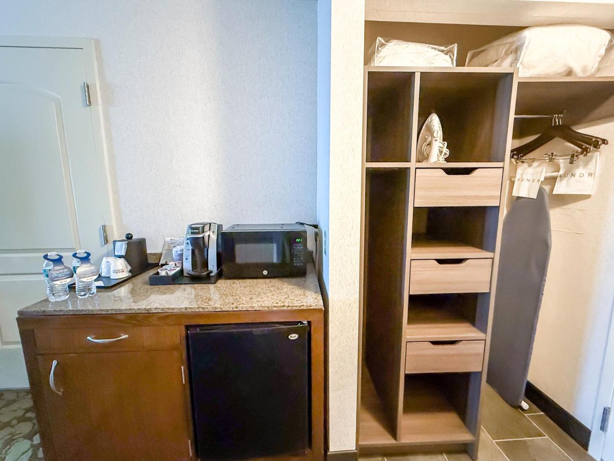 Hilton Garden Inn Gilroy - Housity