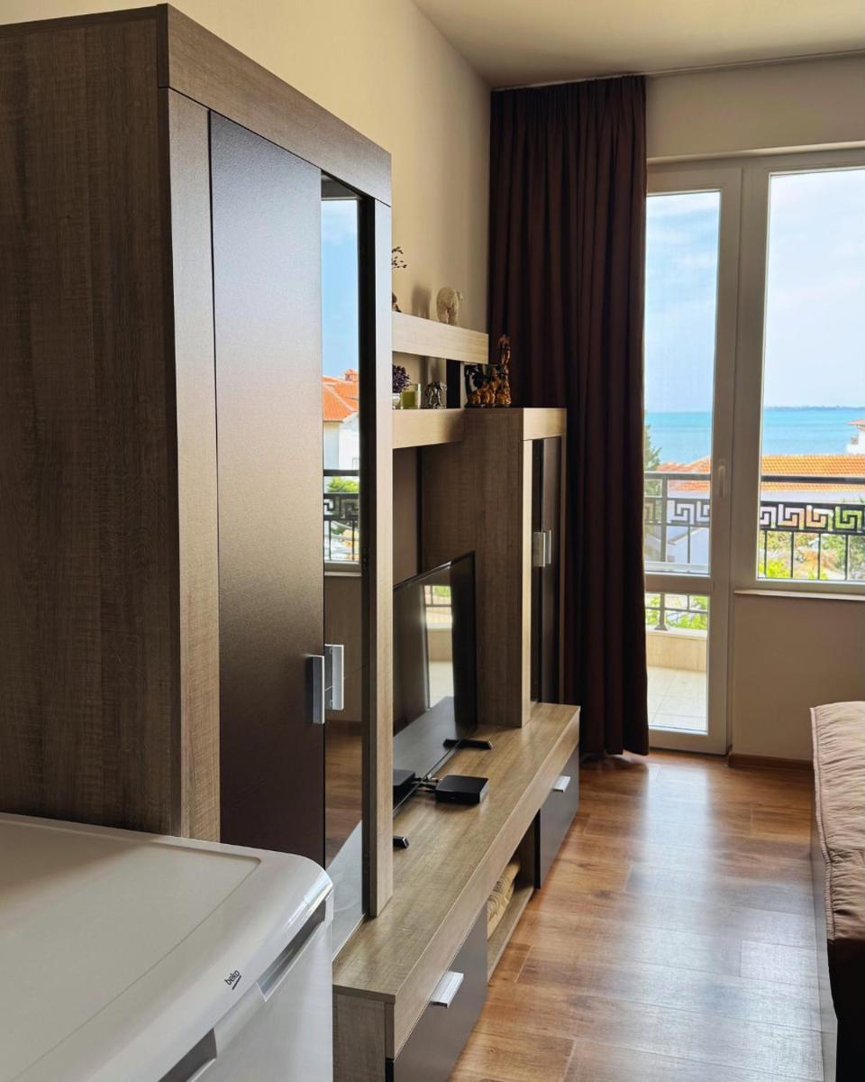 Marina Bay Apart Saint Vlas - Housity