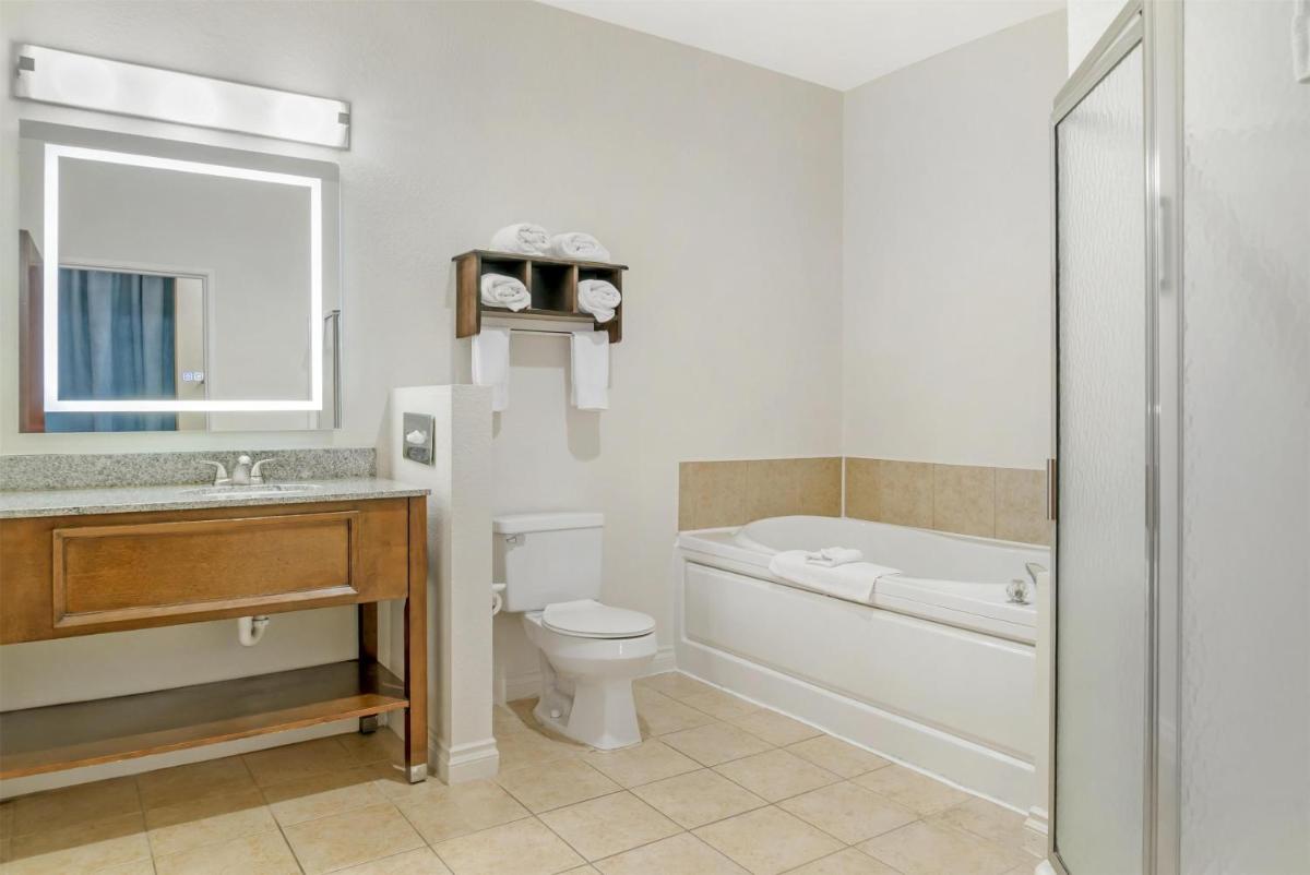 Best Western Port Huron Blue Water Bridge - Housity