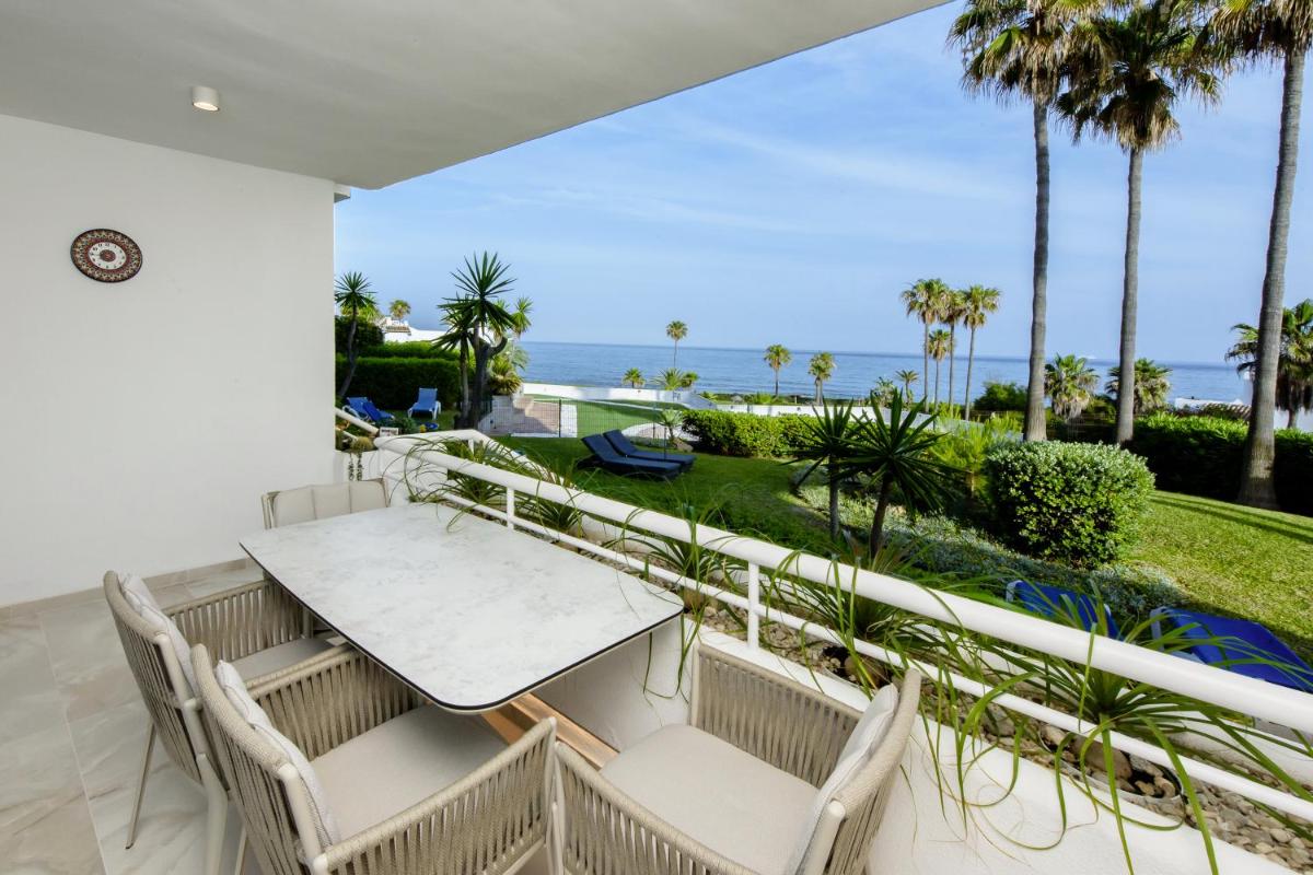 Playa Miraflores Luxury Beachfront Apartment - Housity