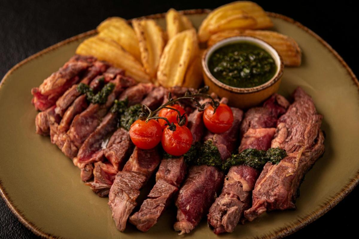 Comida en o cerca de este hotel