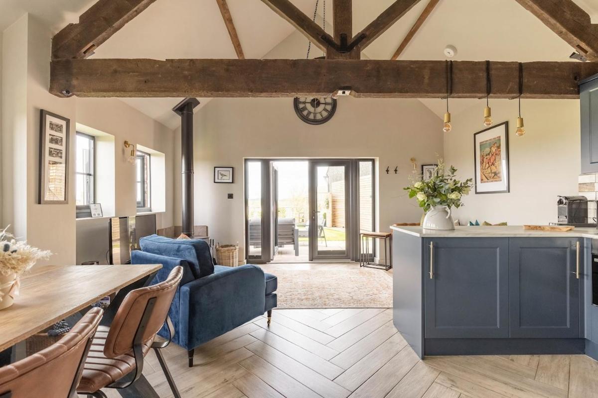 The Old Tractor Shed Luxury Private Hot Tub & View - Housity