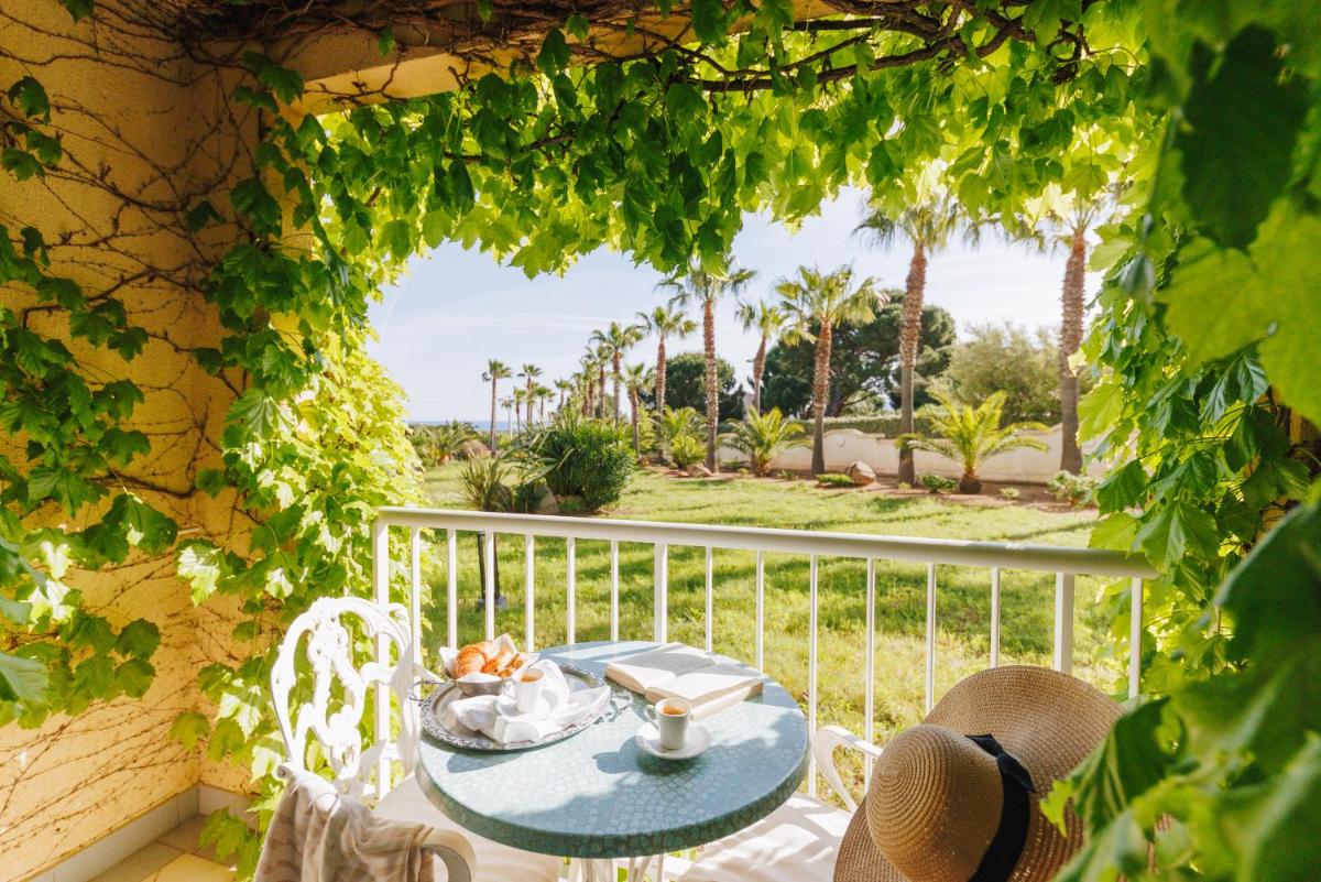 Jardin de l'établissement Hotel Corsica & Spa Serena