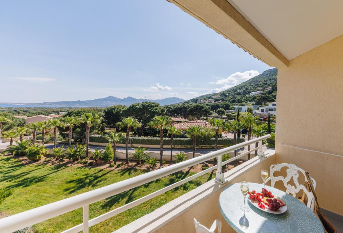 Vue générale sur la montagne ou vue sur la montagne depuis l'hôtel