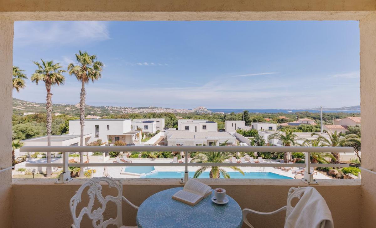 Piscine de l'établissement Hotel Corsica & Spa Serena ou située à proximité