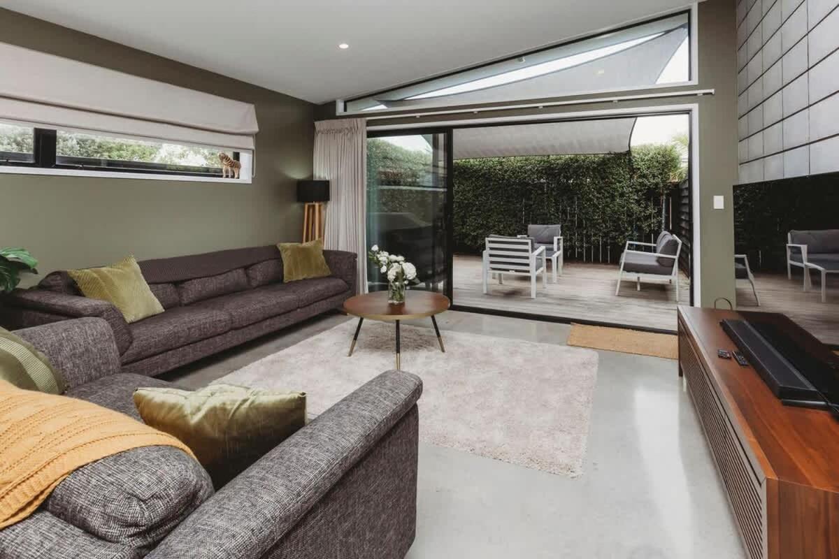 Perfect On Powderham Prime Inner City Location - Housity