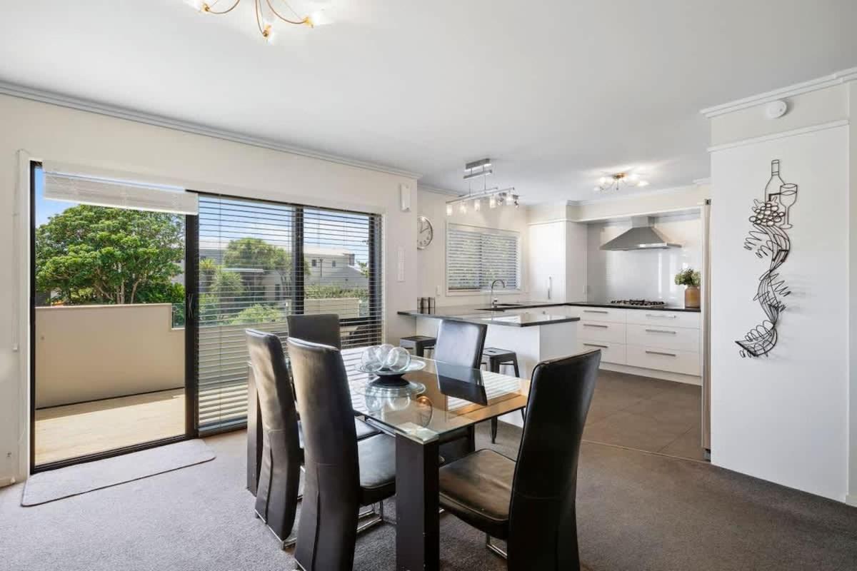 Seven By The Sea - stylish apartment near port - Housity