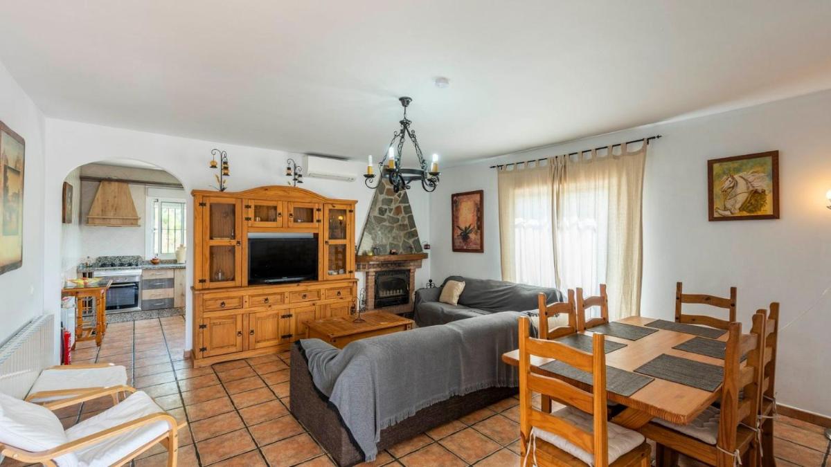 Casa La Lomilla Canillas de Albaida by Ruralidays - Housity