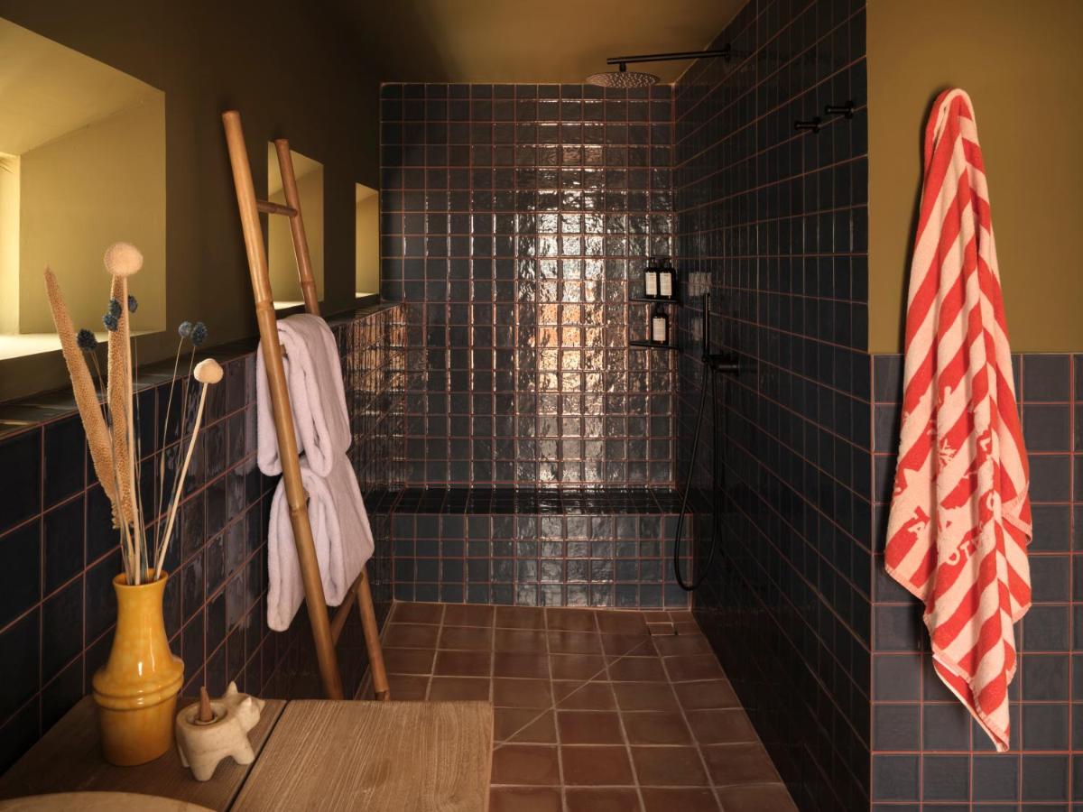Un baño de Bikini Island & Mountain Hotel Es Trenc -Adults only-