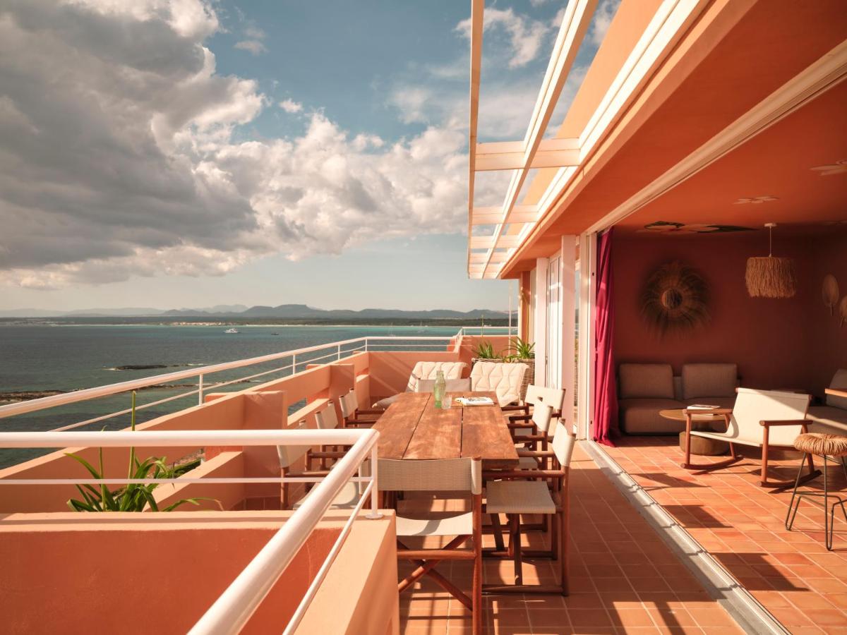 Un balcón o terraza de Bikini Island & Mountain Hotel Es Trenc -Adults only-