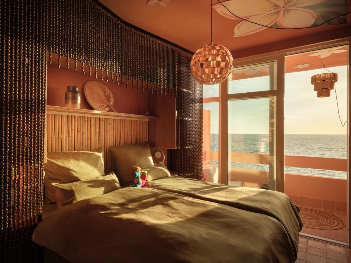 Un dormitorio con una cama con vista al mar. en Bikini Island & Mountain Hotel Es Trenc -Adults only-, en Colonia de Sant Jordi 104 fotos más