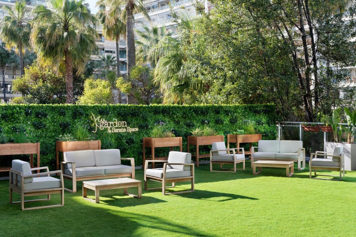 Jardin de l'établissement JW Marriott Cannes