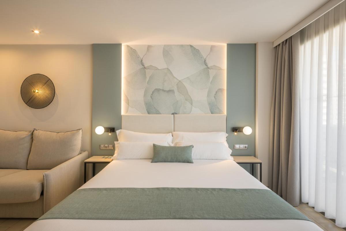 Cama o camas de una habitación en AR Diamante Beach & SPA Hotel 4 SUP