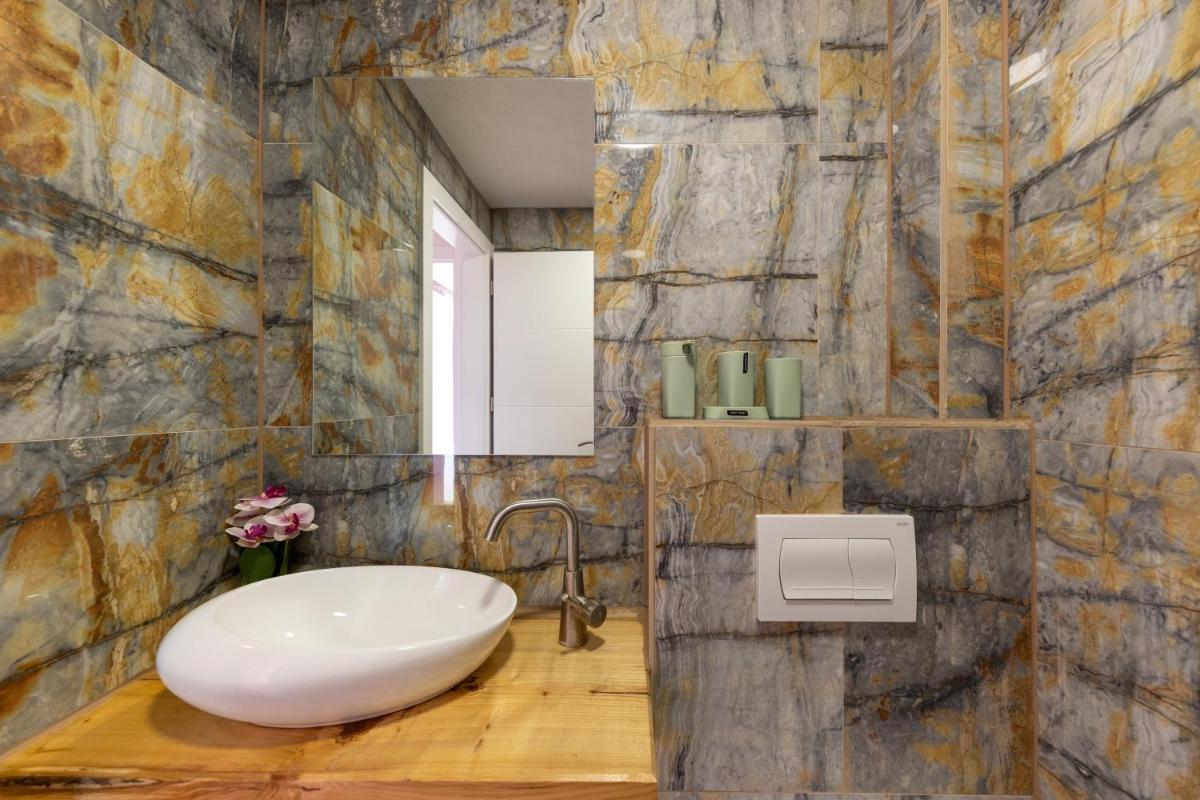 Guri i Kuq Hotel & Vila - Housity