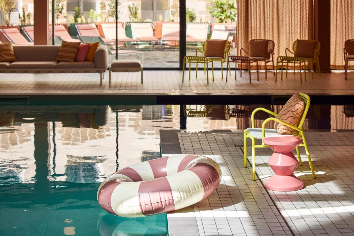 Piscine de l'établissement Mama Shelter Rennes ou située à proximité