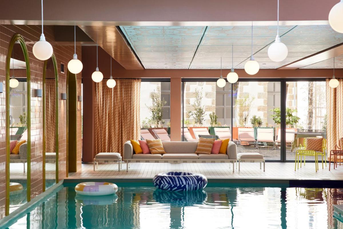 Piscine de l'établissement Mama Shelter Rennes ou située à proximité