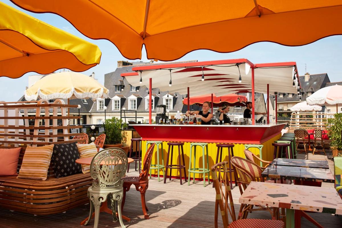 Restaurant ou autre lieu de restauration dans l'établissement Mama Shelter Rennes