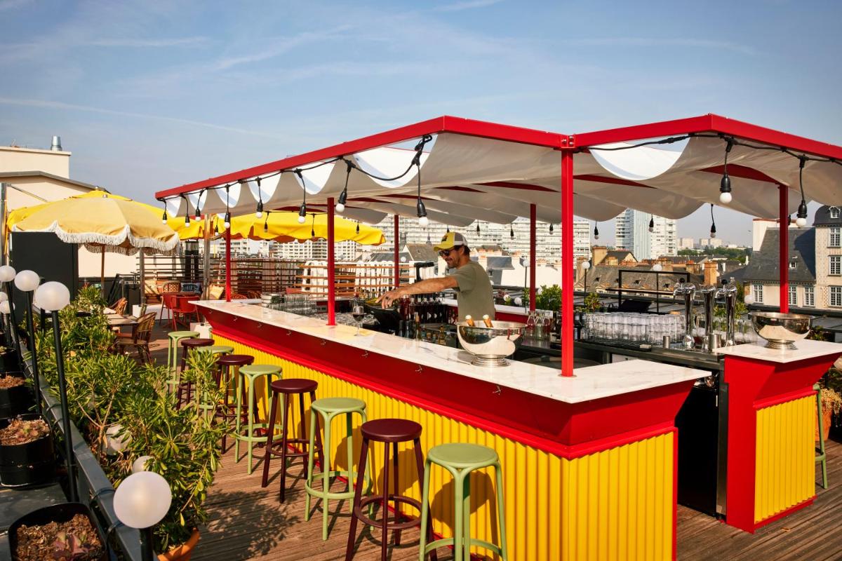 Restaurant ou autre lieu de restauration dans l'établissement Mama Shelter Rennes