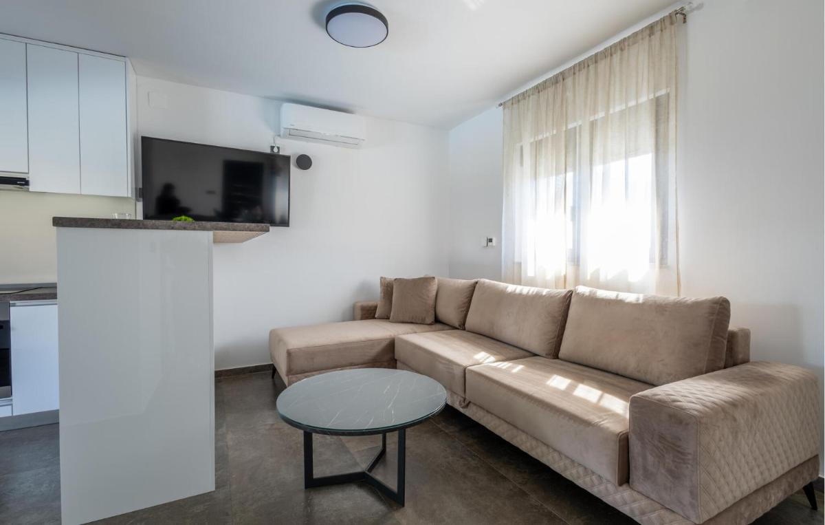 Luxurious Home In Vukovar - Housity