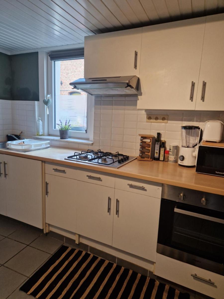 Petite maison chaleureuse avec parking - Housity