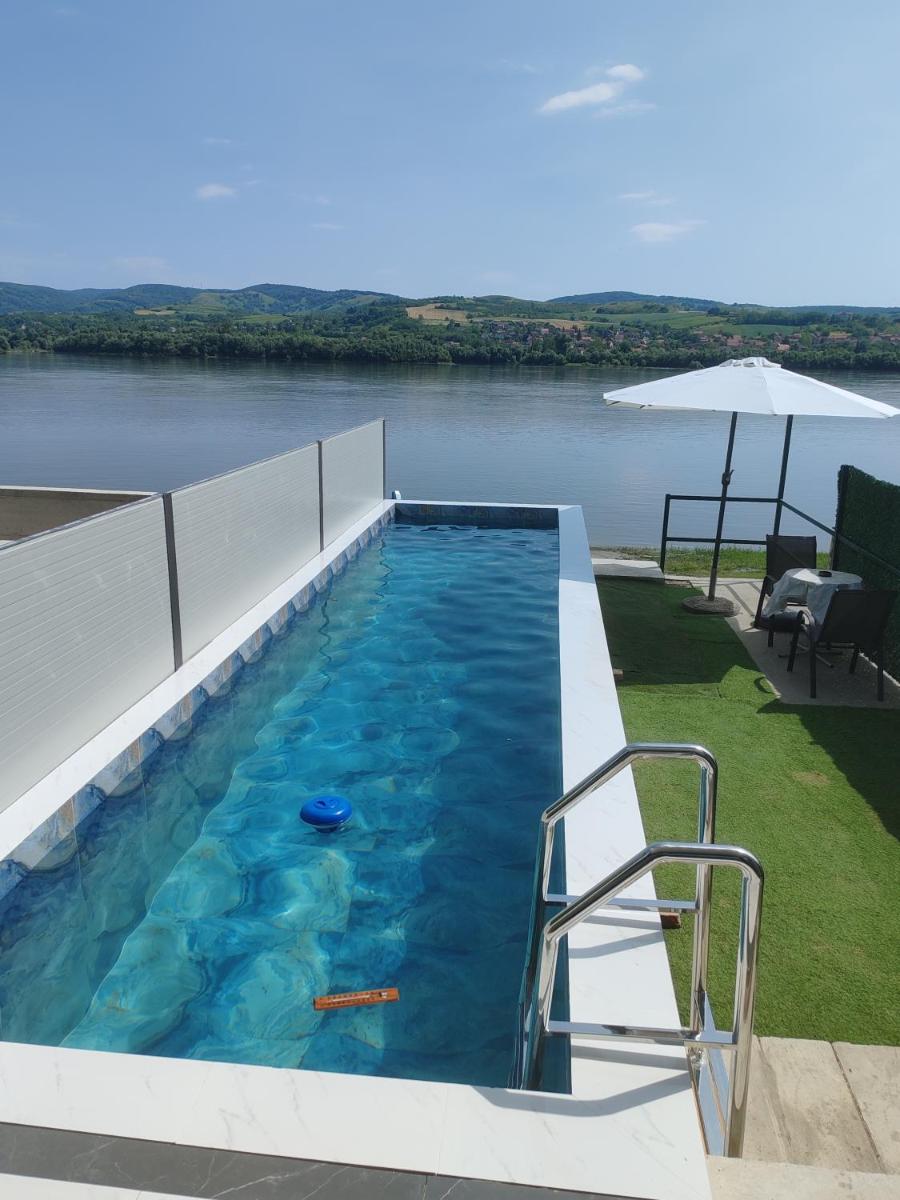 Vila ČAROLIJA Futog - Housity