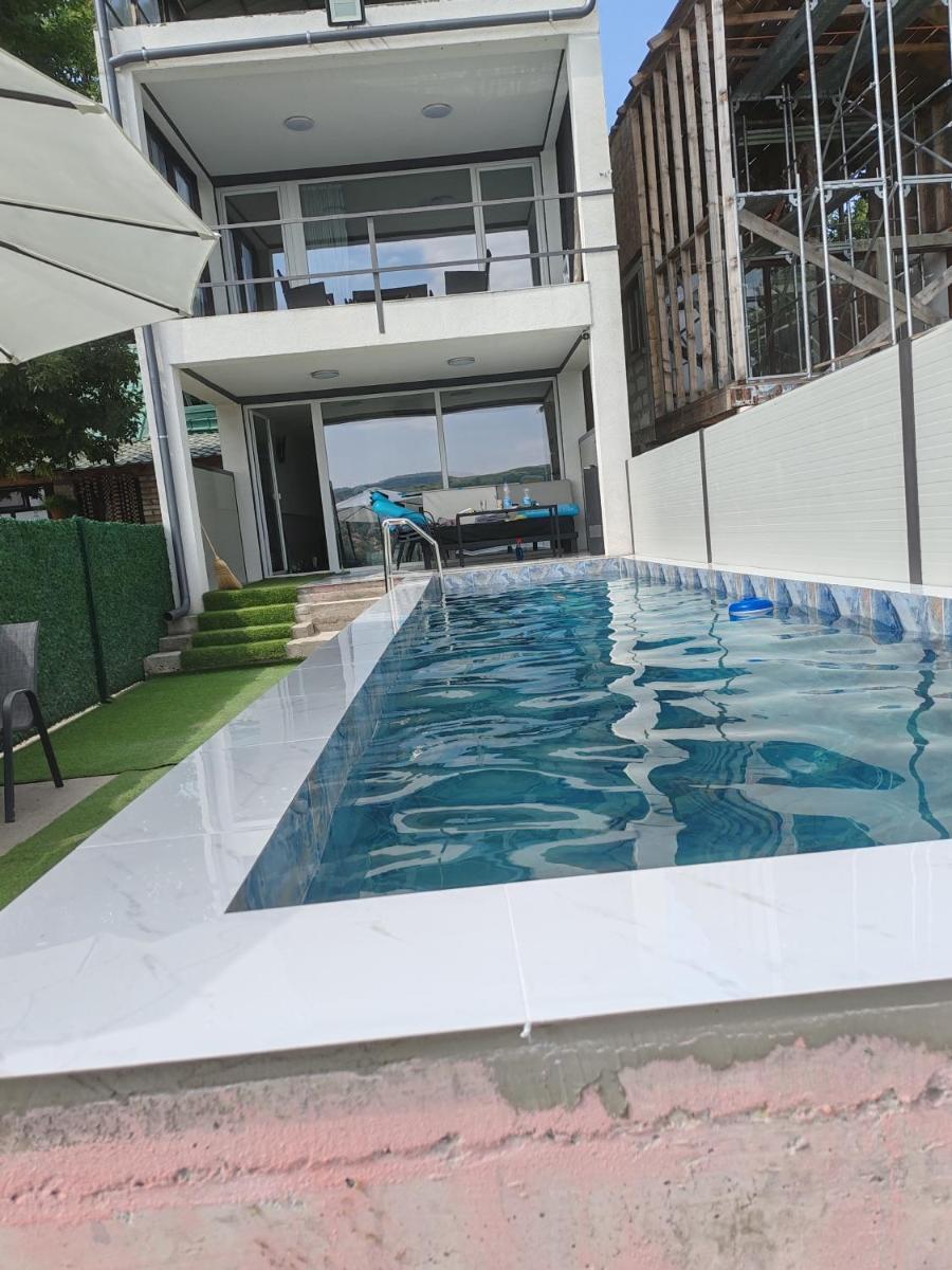 Vila ČAROLIJA Futog - Housity