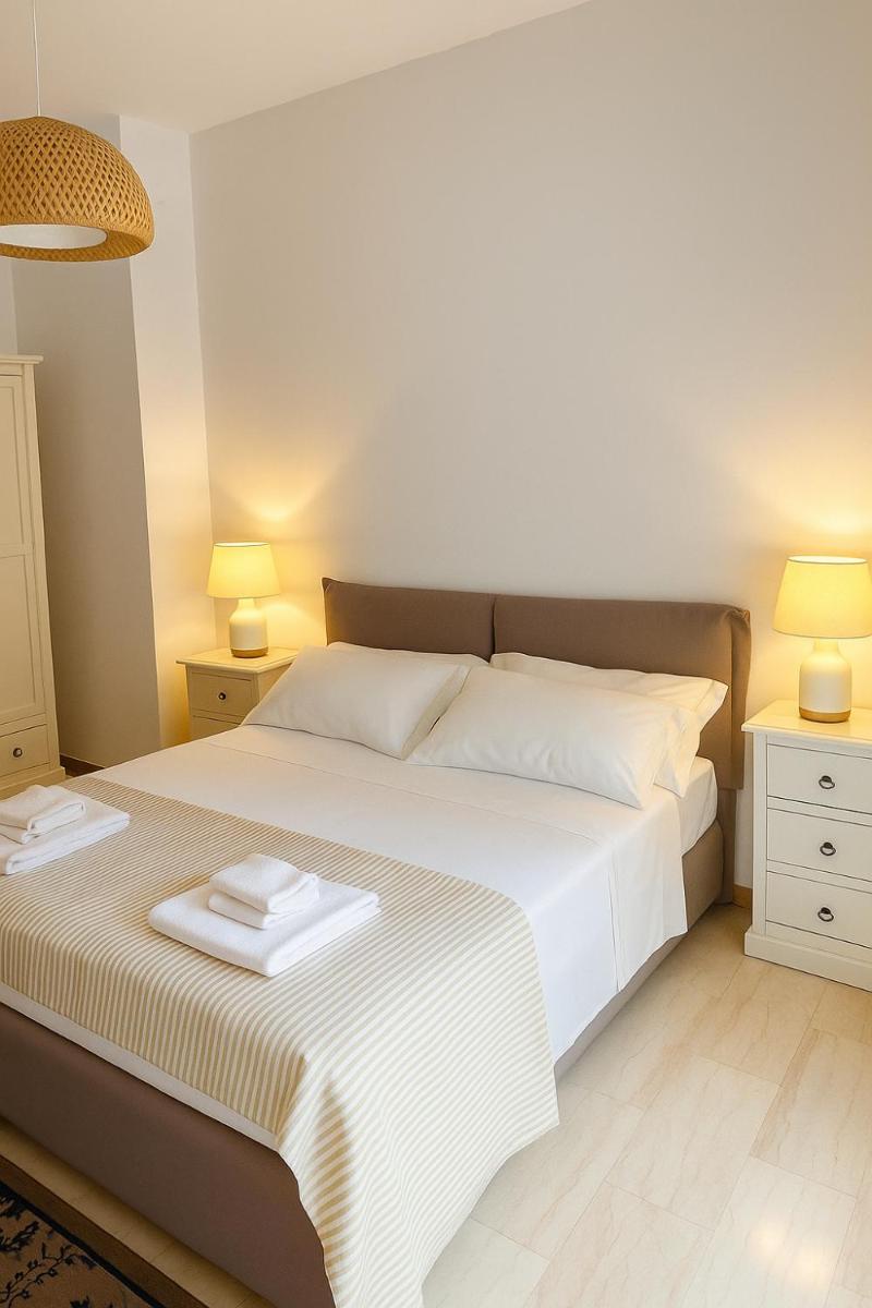 Frangipani HOUSE Cagliari luxury huge apartment city center with lift - Hizvo