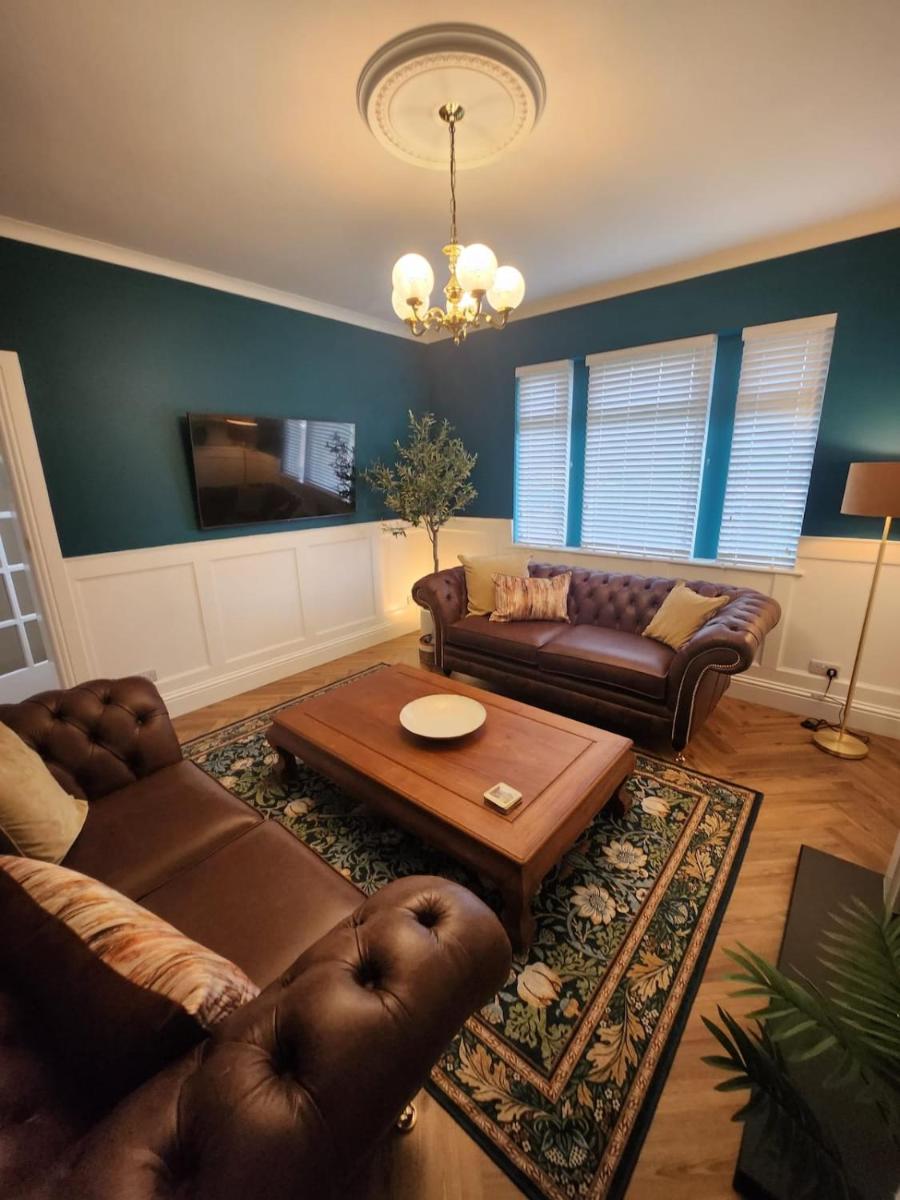 The Troon Hoose - Housity