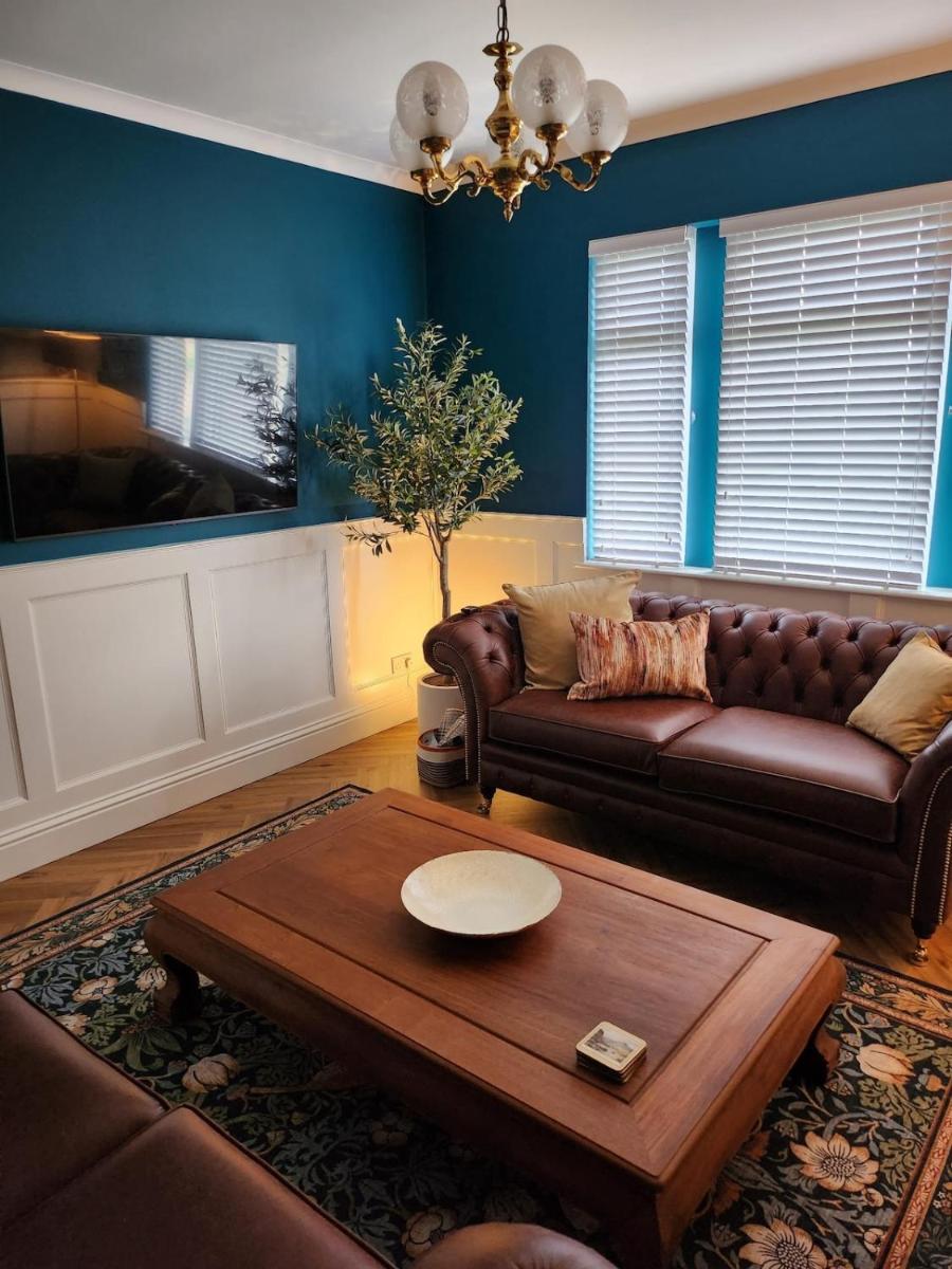 The Troon Hoose - Housity