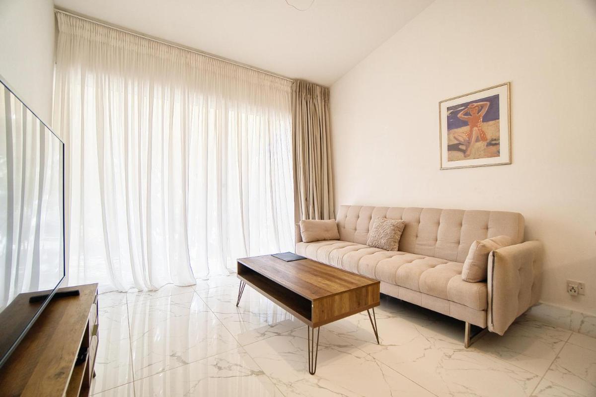 Paradise Gardens 1 C-003 - Hizvo