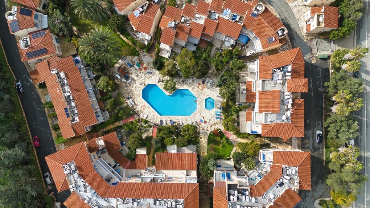 Paradise Gardens 1 C-003 - Hizvo