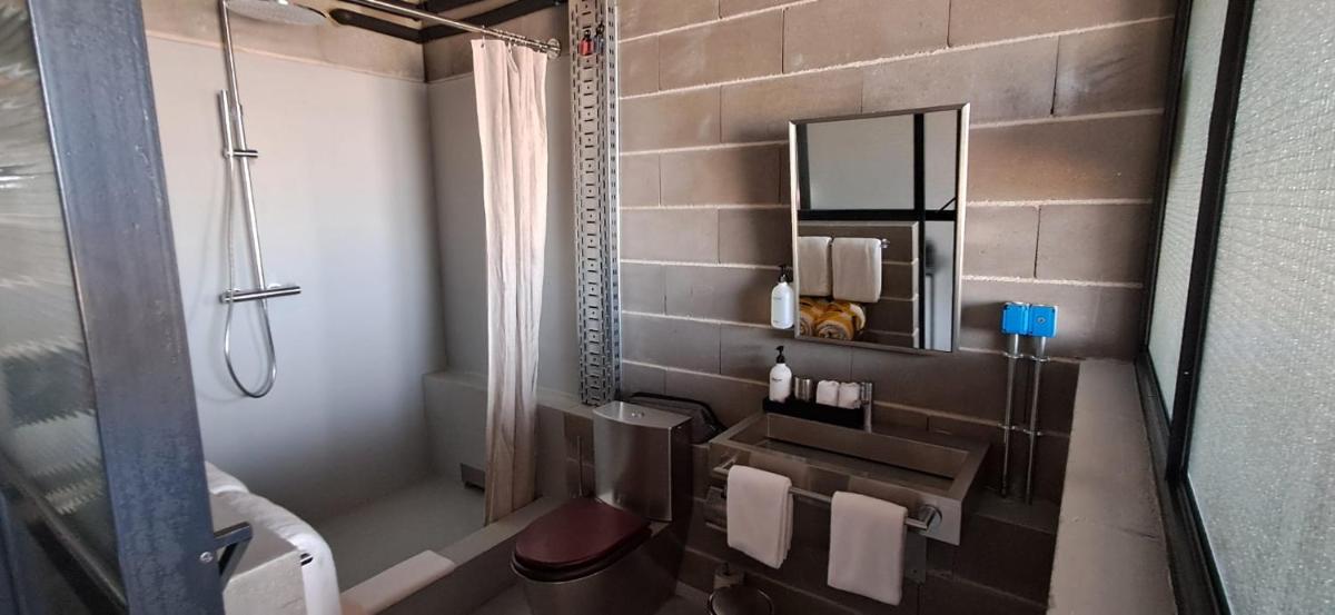 Uma casa de banho em Moagem Industrial Lodge