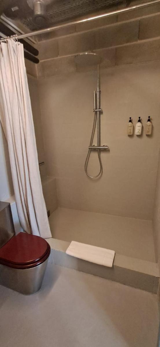 Uma casa de banho em Moagem Industrial Lodge