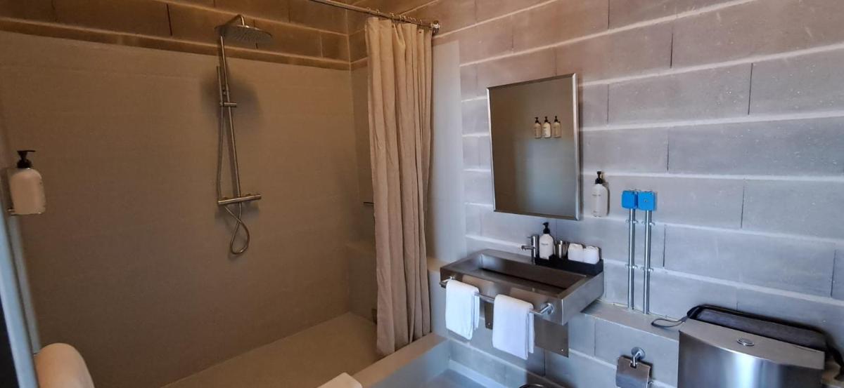 Uma casa de banho em Moagem Industrial Lodge